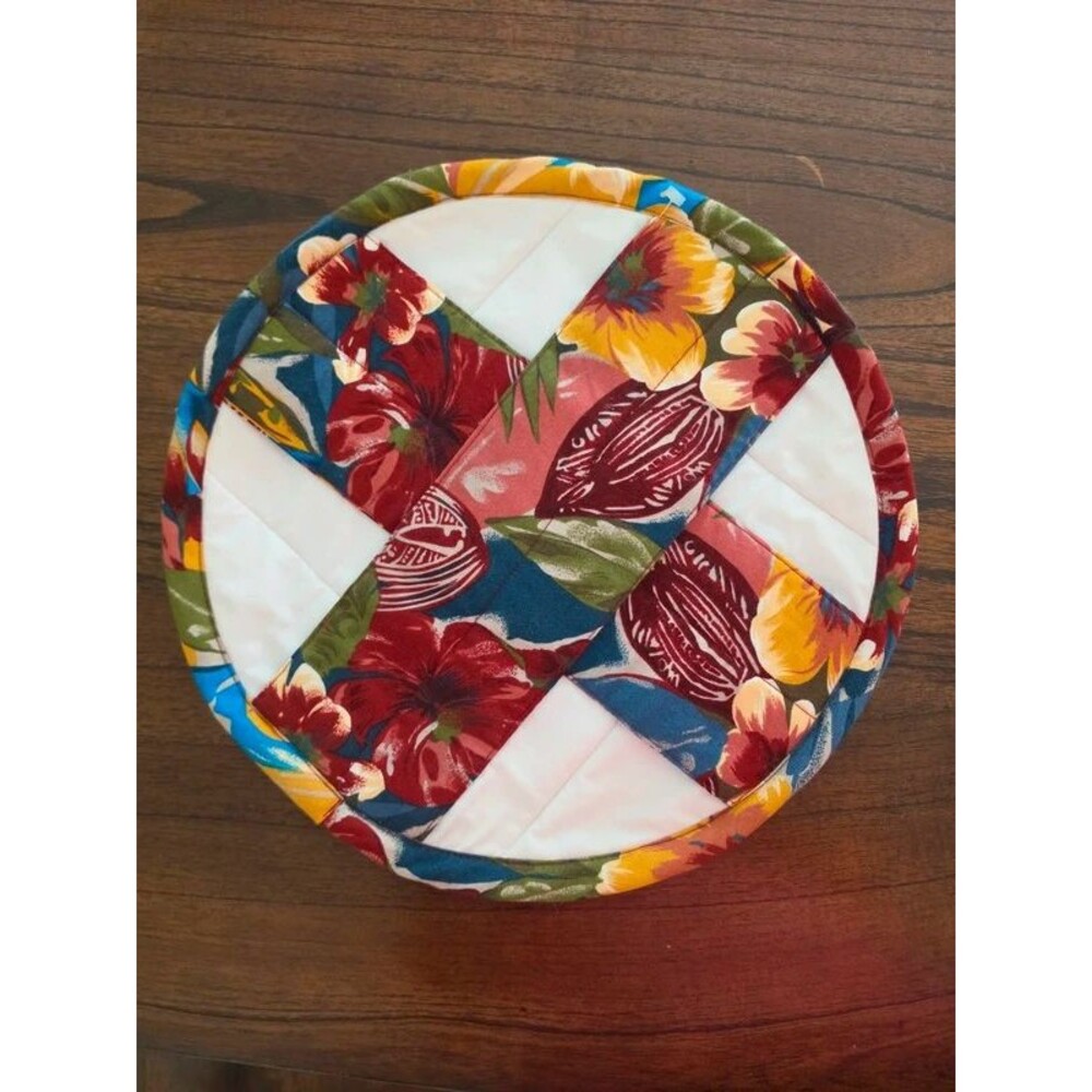 Vtg Handmade Quilted Casserole Pie Carrier Tropical Floral 15" Round